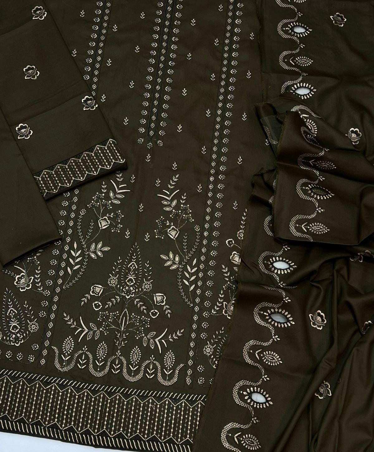 bareeze winter collection 2025 – premium dhanak embroidered 3pc suit