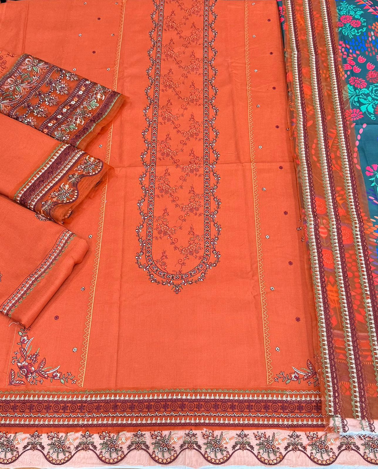 libas winter collection 2025 – dhanak embroidered 3pc suit with embroidered shawl (code 3202)